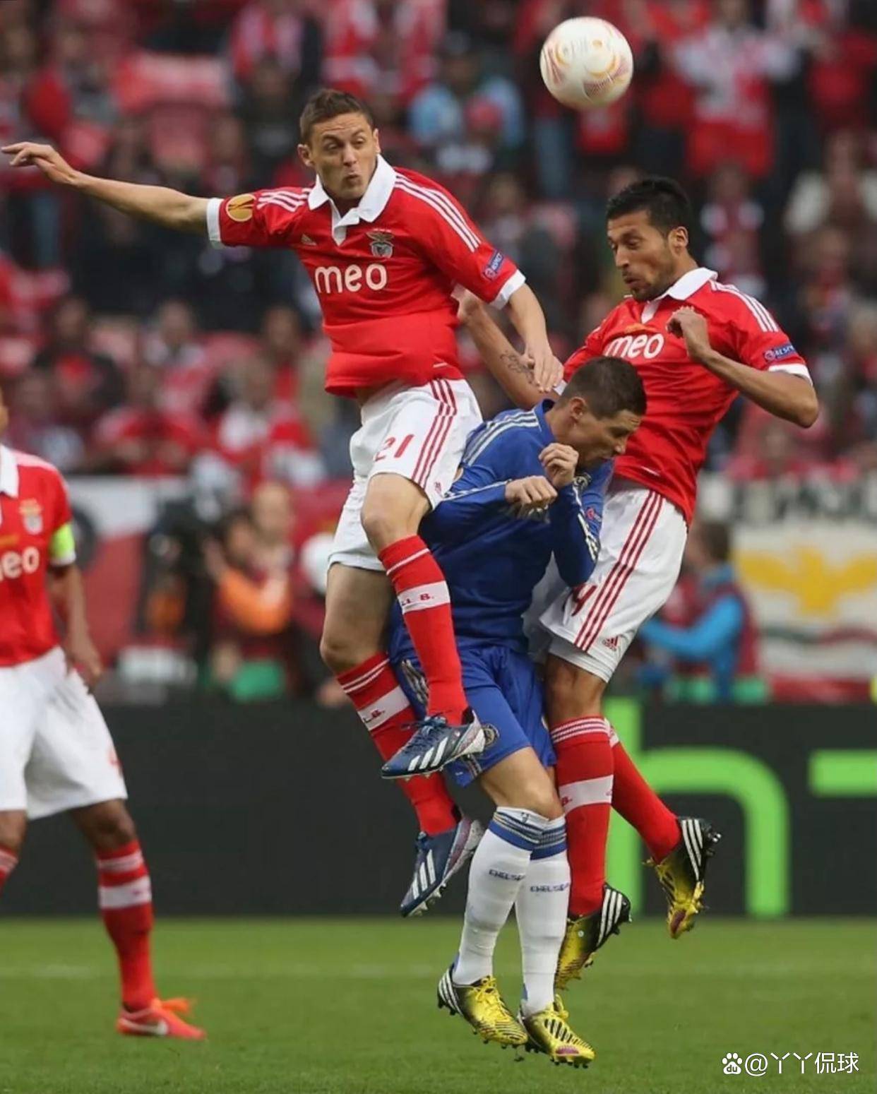 转折点本菲卡战术微调，社区盾转会期攻防权衡，压力陡增，球队文化再被提及的简单介绍