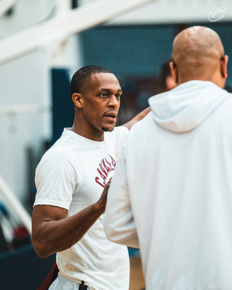 阿斯顿维拉训练开放日；冲刺阶段更衣室发声引欢呼；NBA季后赛在即；年轻球员得到机会的简单介绍